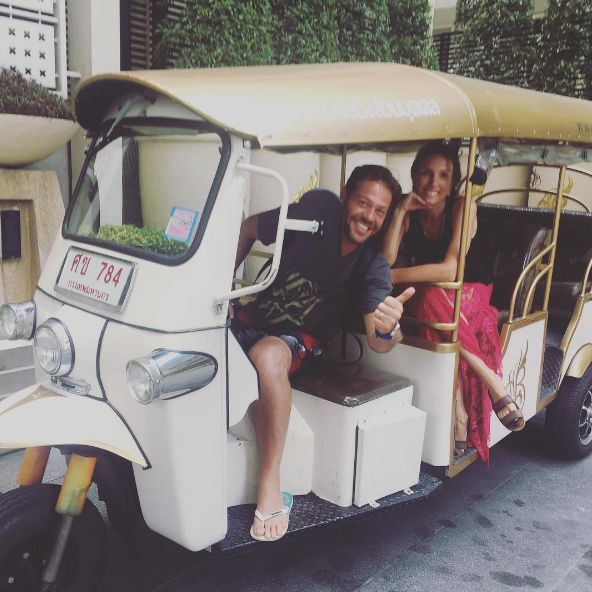 Post: Saia da Rotina! Fefê Rosada do Blog Up na Vidinha andando de Tuktuk.