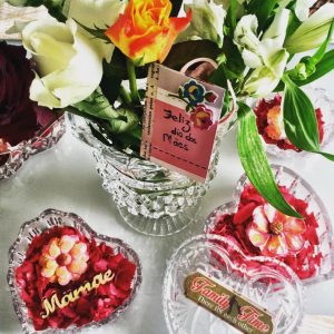 decoraçao de flores e cristais para o Dia das Mães