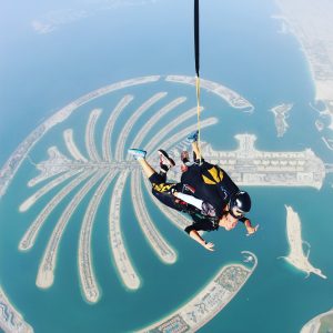 SkyDive em Dubai, pois já que é para voar, que seja na paisagem mais incrível que puder.